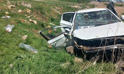 Şarampole devrilen otomobildeki baba öldü, eşi ile çocuğu yaralı