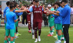19 Yaş Altı Elit A Ligi Şampiyonu Trabzonspor kupasını aldı