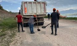 Almus'ta grup yolları yama ve onarım çalışmalarına başlandı