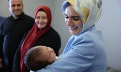 Bakan Göktaş, Samsun'da doğum yardımından faydalanan aileyi ziyaret etti