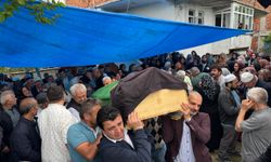Bartın'da akrabaları tarafından tüfekle öldürülen çift ile oğlu toprağa verildi