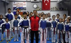Başarılı tekvandocular yetiştiren antrenörün hayali, çocuklarını da milli takıma kazandırmak