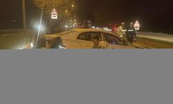 Bolu'da kamyona çarpan otomobildeki sürücü yaralandı