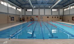 Boyabat'ta yenilenen yarı olimpik yüzme havuzu hizmete açıldı