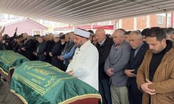 Fransa'daki evlerinde çıkan yangında hayatını kaybeden üç kız kardeşin cenazeleri Rize'de defnedildi