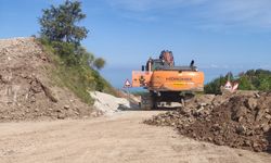 GÜNCELLEME - Kastamonu'da Cide-İnebolu kara yolu heyelan nedeniyle ulaşıma kapandı