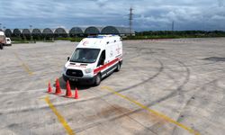 Kadın sağlıkçılar acil durumlarda ambulans direksiyonuna geçmek için eğitim aldı