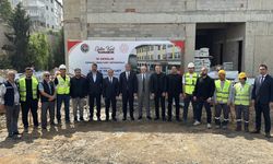 Karabük Valisi Mustafa Yavuz, yapımı süren okullarda incelemelerde bulundu