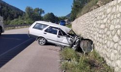 Karabük'te istinat duvarına çarpan otomobilin sürücüsü ağır yaralandı
