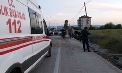 Kastamonu'da bariyerlere çarpan otomobildeki çift yaralandı
