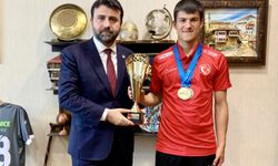 Milli sporcu Çenesiz'den AK Parti Karabük Milletvekili Şahin'e ziyaret