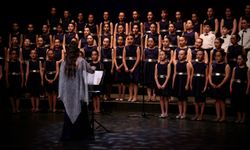 Samsun Devlet Opera ve Balesinin "çocuk korosu" konser verdi