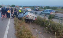 Samsun'da devrilen otomobilin sürücüsü yaralandı