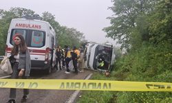 Sinop'ta öğrencileri taşıyan otobüs ile otomobilin çarpışması sonucu 18 kişi yaralandı