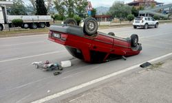 Tokat'ta devrilen otomobildeki 2 kişi yaralandı