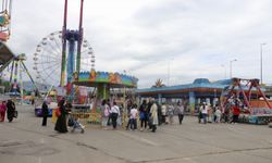 Trabzon'da çocuklar lunaparkta ücretsiz eğlendi