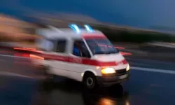 Otomobil elektrik direğine çarptı: 2 genç hayatını kaybetti