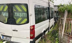 İşçi servisi, cip ve ağaca çarptı: 8 kişi yaralandı