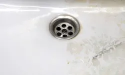 Tesisat ustalarının bir numaralı yöntemi: Lavabo gideriniz gözünüzün önünde tertemiz olacak!