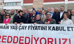 CHP, ÇAYKUR Binası Önünde Yaş Çay Fiyatını Protesto Etti