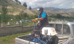 Oltu Belediyesi, Kurban Bayramı öncesi mezarlıklarda temizlik ve düzenleme çalışmaları yapıyor