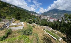 Artvin Belediyesi mezarlık bakımını tamamlayarak Kurban Bayramı'na huzur dolu hazırlık yaptı