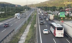 Anadolu Otoyolu'nun Bolu ve Düzce kesiminde bayram tatili hareketliliği sürüyor
