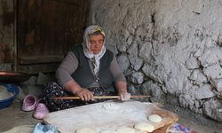 Bayramlarda misafirlere "iliçli sini böreği" ikram ediliyor