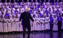 Bursa'da 400 öğrenci Shakespeare'den ilhamla gösteri düzenledi