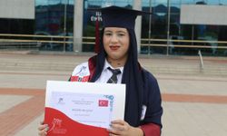 Faslı ikizler Karabük Üniversitesini dereceyle tamamladı