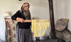 Karabük'te kadınlar bayram için su böreği hazırlıyor