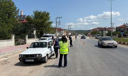 Ladik'te trafik denetiminde sürücülere lokum ikram edildi
