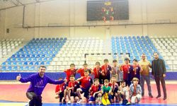 Yeşilyurt Milli Hakimiyet Ortaokulu, küçükler futsal il birincisi oldu