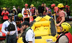 Maceraseverler "rafting" etkinliğinde bir araya geldi