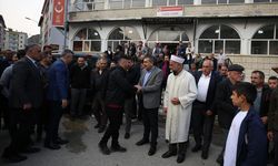 Milli Eğitim Bakanı Tekin, bayram namazını memleketi Erzurum'da kıldı