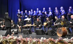 Trabzon'da sağlıkçılardan oluşan koro konser verdi
