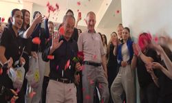 40 yıllık öğretmen doğum gününde emekli oldu