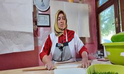Gözleme pişirip satarak 5 çocuğunu büyüttü