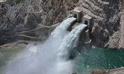 Artvin'de su seviyesi yükselen barajlarda kontrollü su tahliyesi yapılıyor