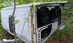Ordu'da uçuruma yuvarlanan minibüsteki 5'i çocuk 10 kişi yaralandı