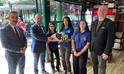 Hopa Kaymakamı Arslantürk'ten öğrenci korosuna ziyaret