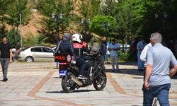 YKS Heyecanı: Polis Ekipleri Geç Kalan Adayların Yardımına Koştu