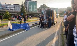 Rize'de yolun karşısına geçerken kamyonetin çarptığı kadın öldü