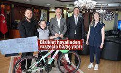 Başkan Rahmi Metin’den duyarlı öğrenciye anlamlı hediye