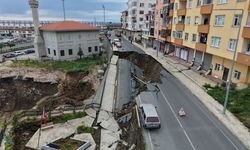 Rize'de yurt inşaatının kazısında istinat duvarı ve yol çöktü: 3 bina tahliye edildi