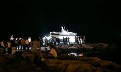 Karadeniz'de Sahil Güvenlik botu kayalıklara çarptı; 2 yaralı