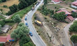 Freni boşalıp devrilen kamyonun şoförü öldü; yakınları feryat etti