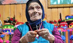 Trabzonlu 89 yaşındaki Selfinaz nine el emeği ürünleriyle gönülleri fethediyor