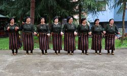 Kadınlar horonla hem stres atıyor hem kültürlerini yaşatıyor