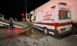 Ambulansla TIR çarpıştı; 3'ü sağlıkçı, 6 yaralı